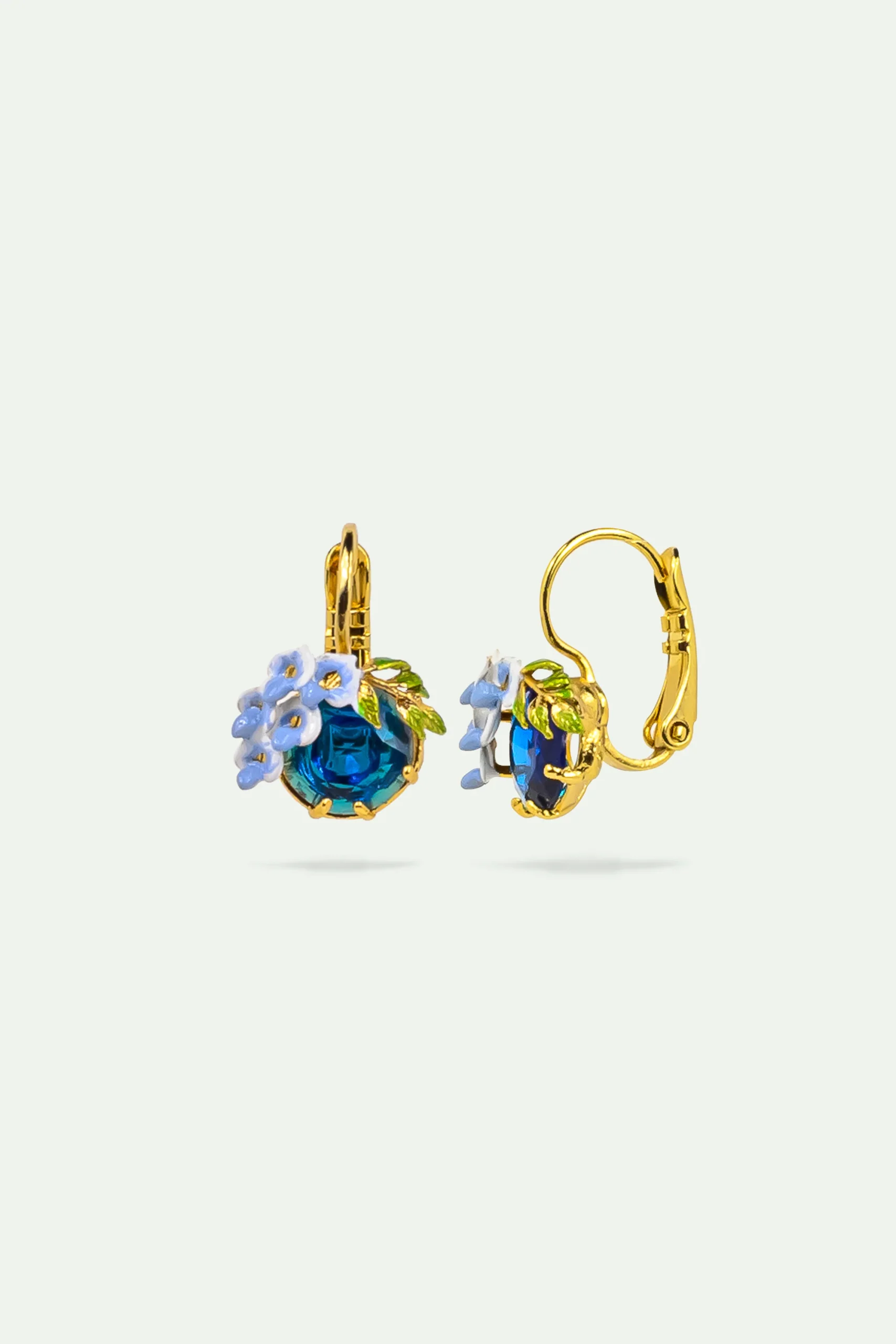 Boucles d'oreilles dormeuses verre facetté bleu et fleurs de glycine