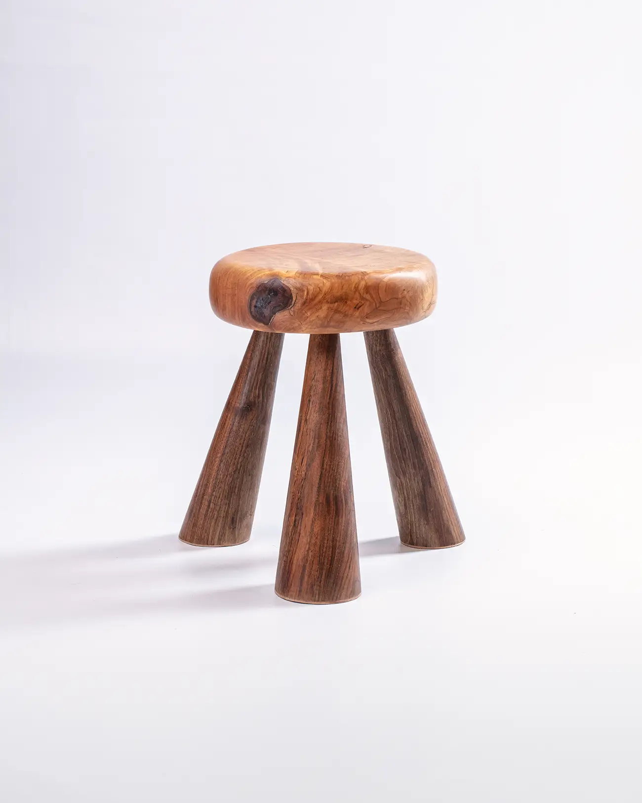 Tabouret d’Alpage en Greffe de Cerisier et Noyer 2 – Image 2