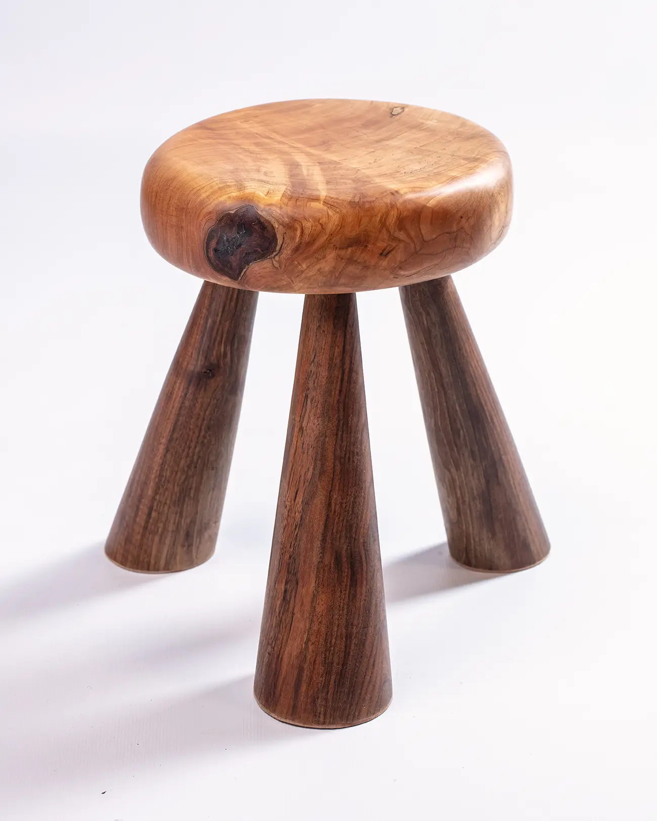 Tabouret d’Alpage en Greffe de Cerisier et Noyer 2 – Image 8