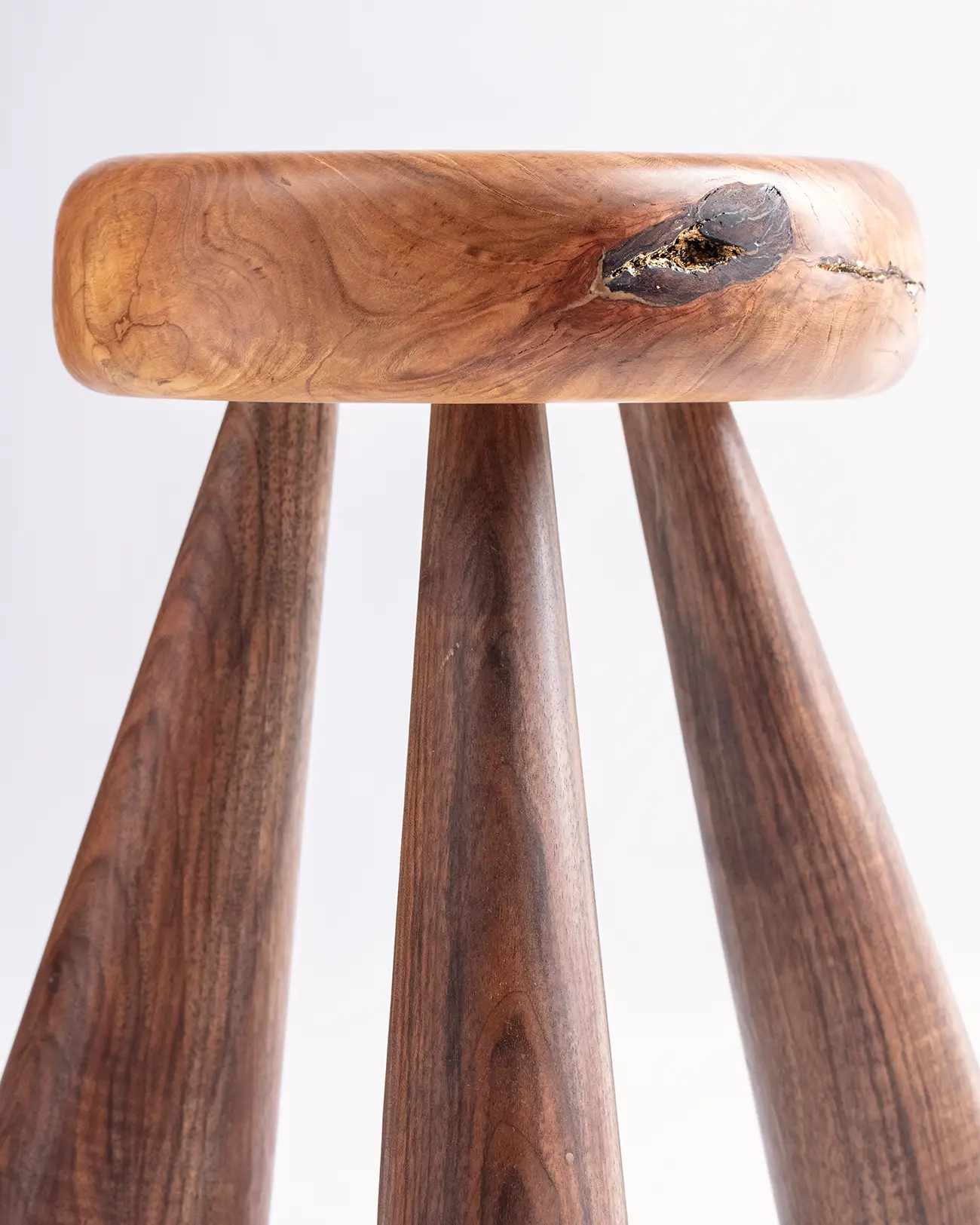 Tabouret d’Alpage en Greffe de Cerisier et Noyer 2 – Image 4