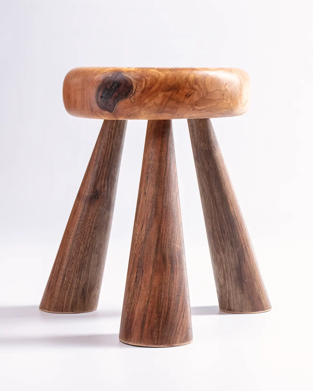 Tabouret d’Alpage en Greffe de Cerisier et Noyer 2 – Image 5