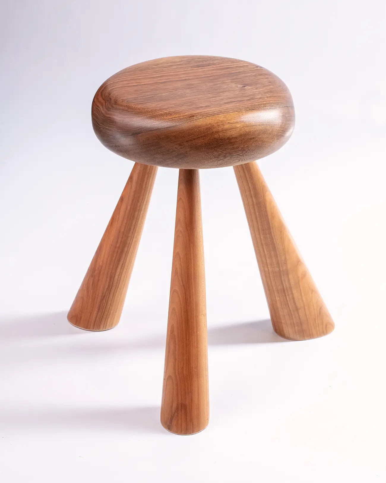 Tabouret d’Alpage en Noyer et Merisier – Image 5