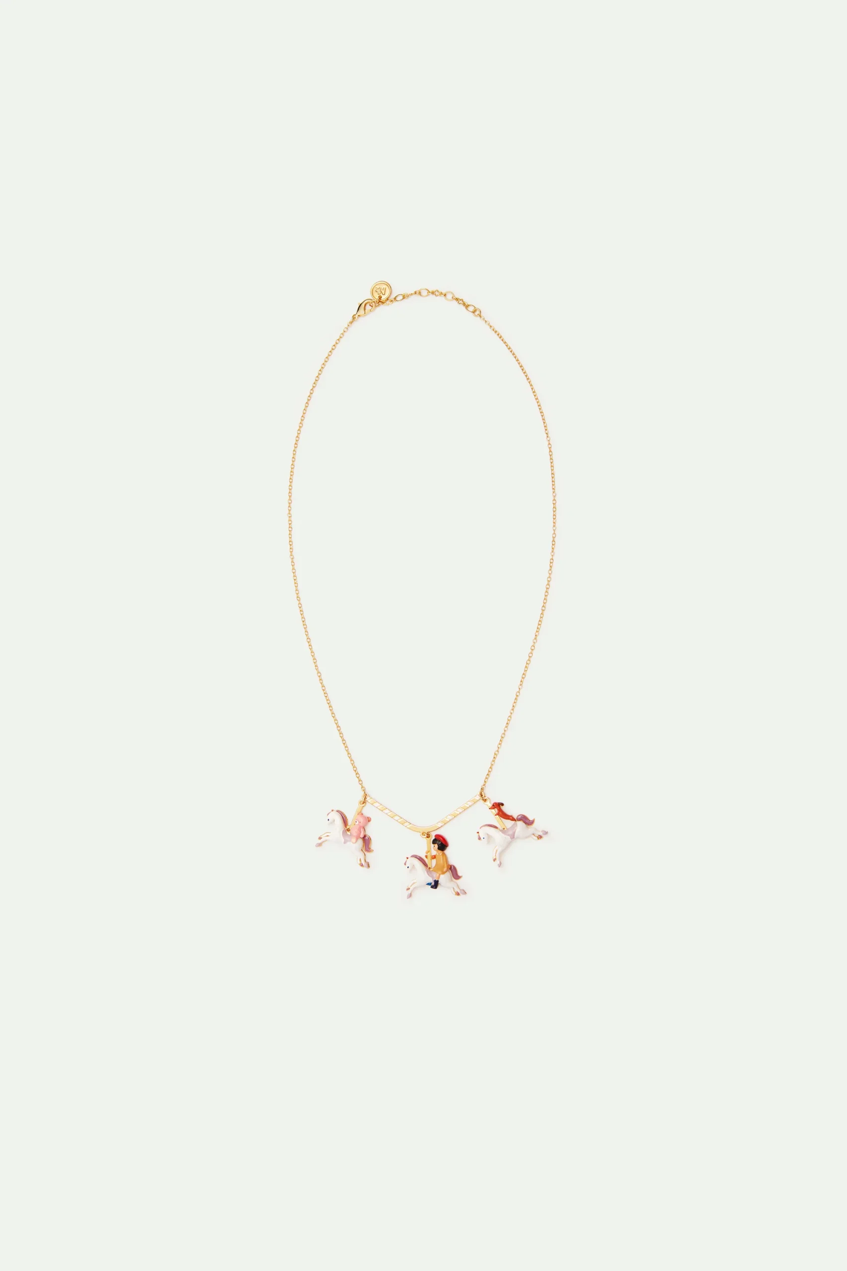 Collier plastron petite fille, teckel et ours en peluche sur un carrousel – Image 3