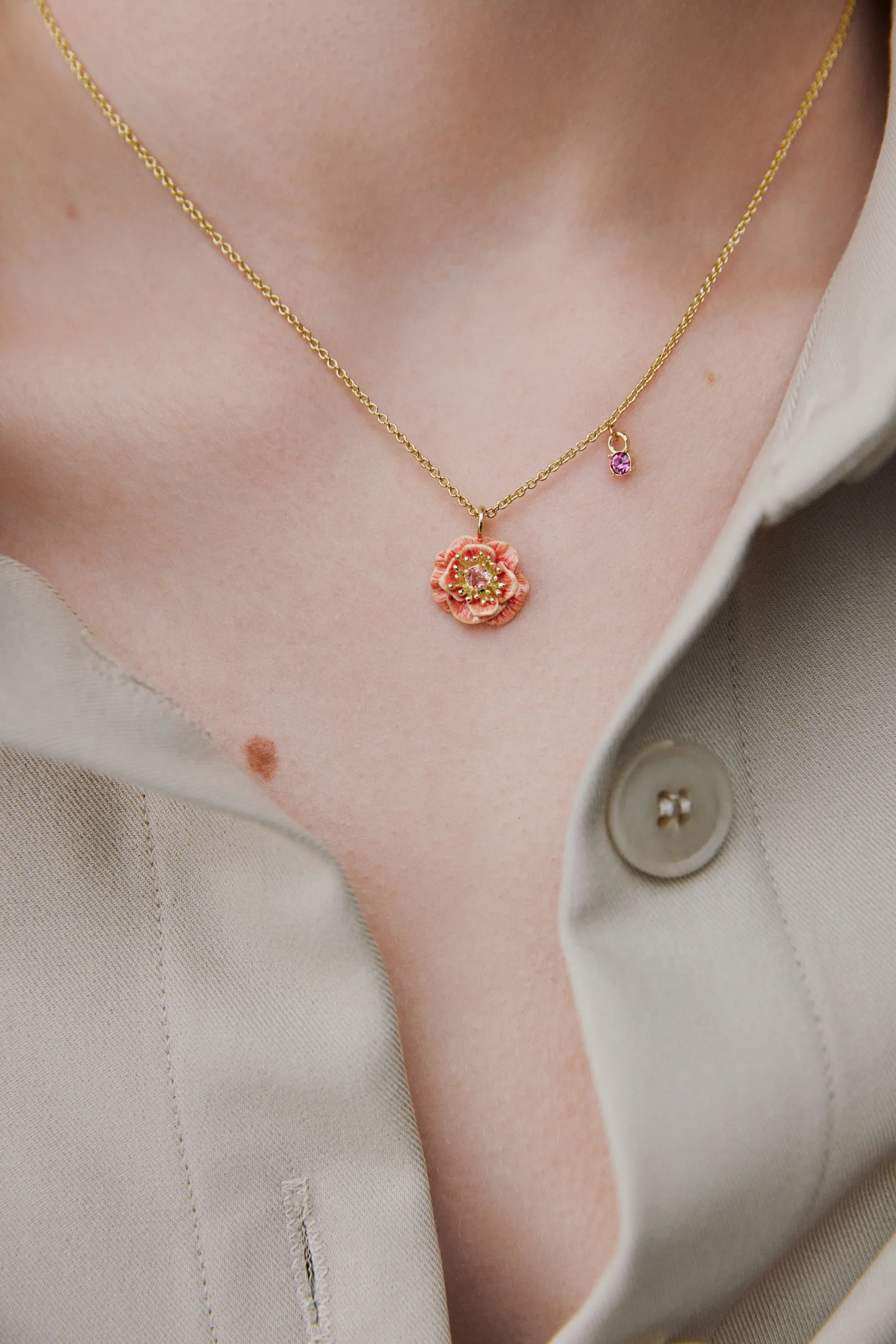 Collier pendentif anémone rose et cristal – Image 2