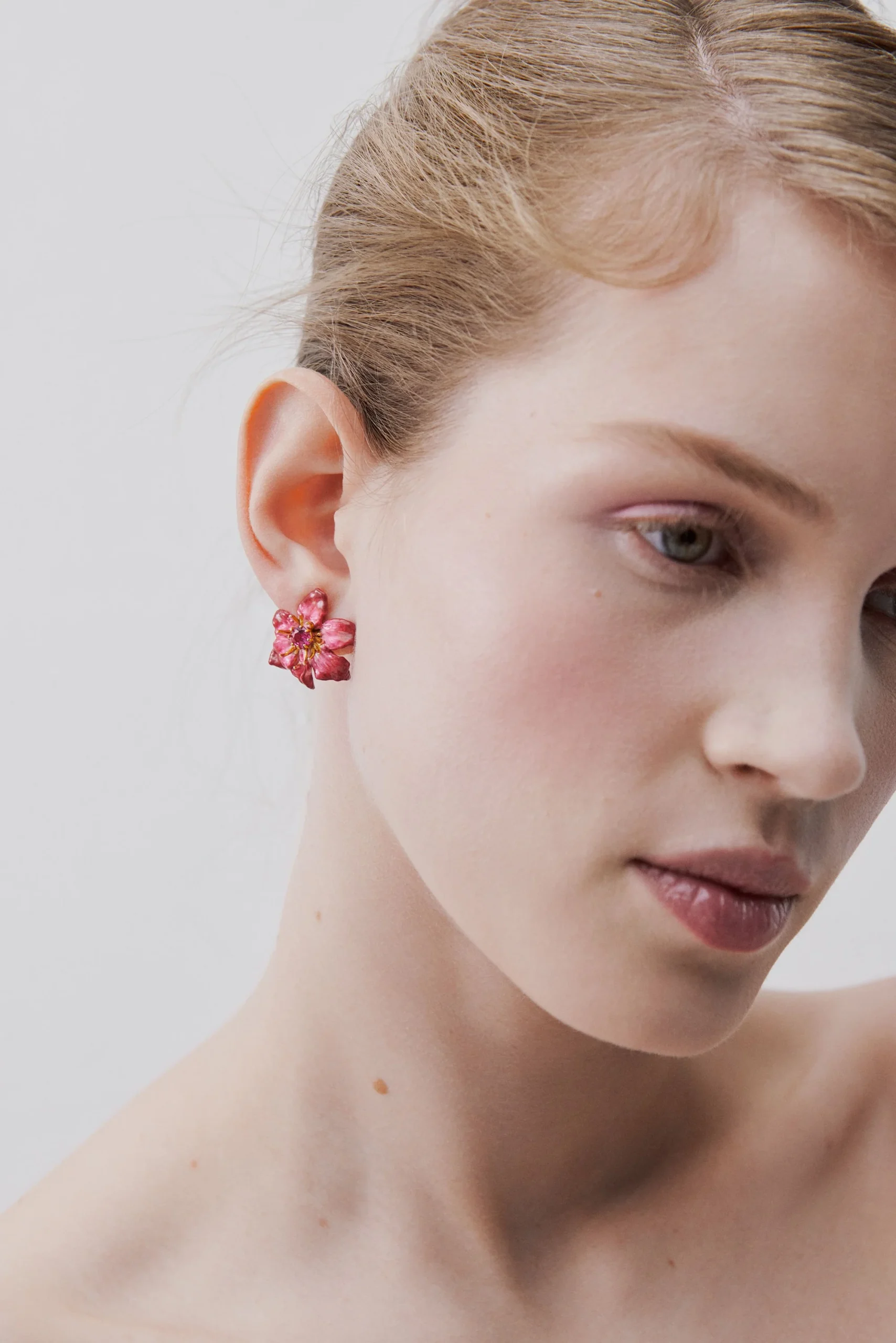 Boucles d'oreilles grande fleur de clématite rose – Image 2