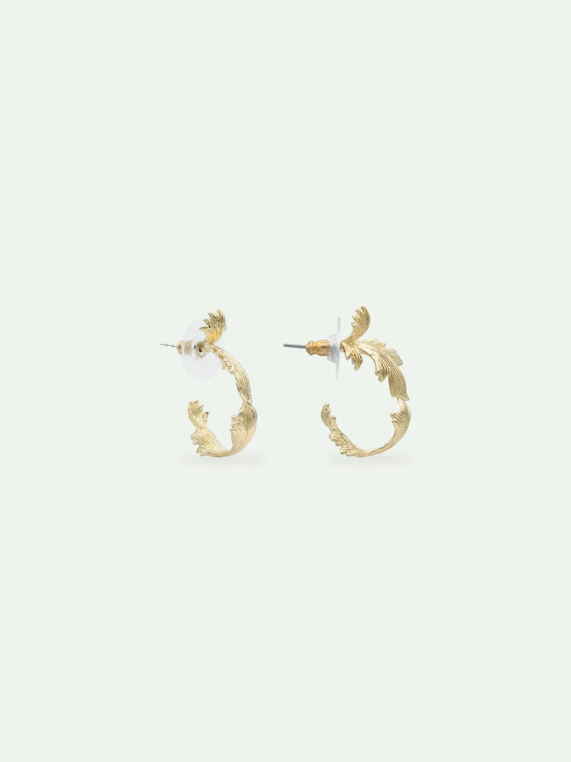 Boucles d'oreilles créoles dorées feuilles d'acanthe – Image 2