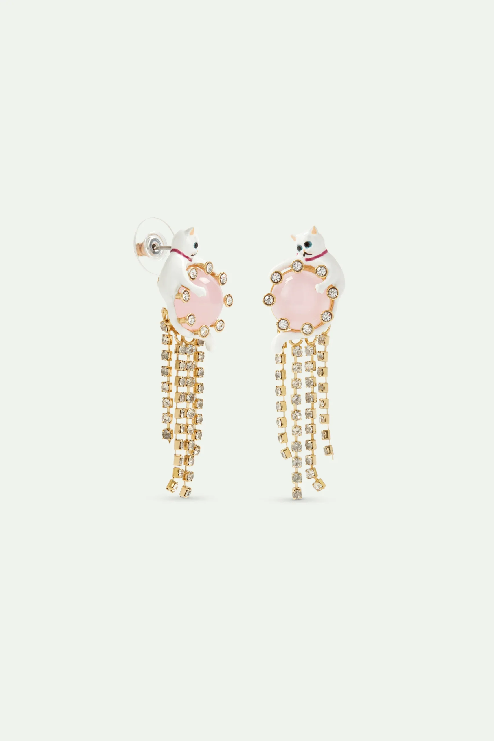 Boucles d'oreilles tiges pendantes chat blanc, pierre ronde rose, chaine strassée – Image 3