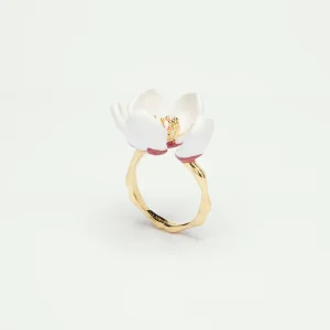 Bague ajustable fleur blanche du japon et pétale