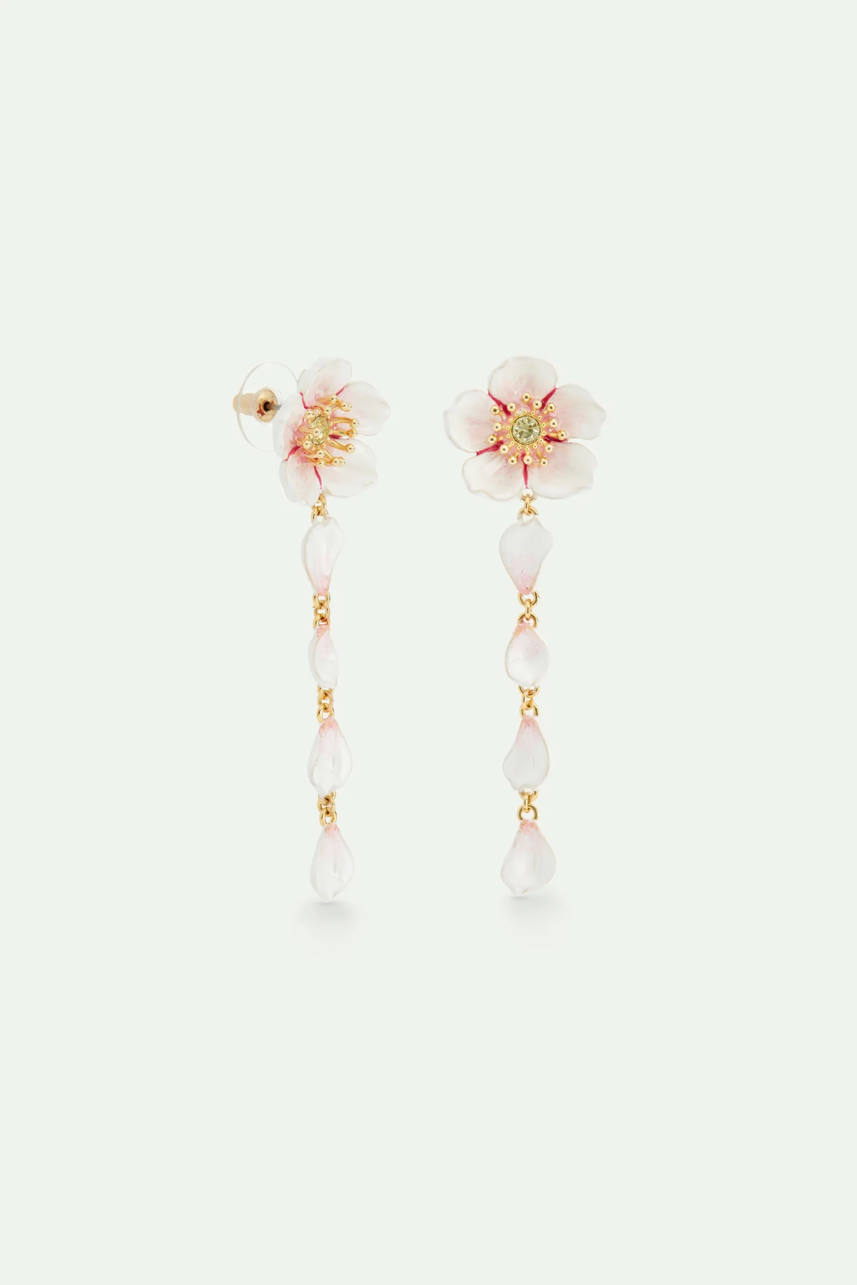 Boucles d'oreilles tiges pendantes fleur blanche de cerisier – Image 3