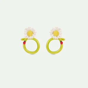 Boucles d'oreilles tiges créoles fleur blanche et coccinelle