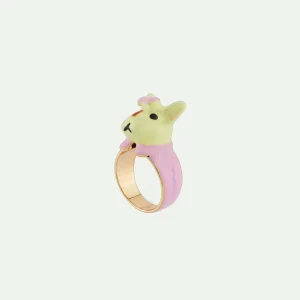 Bague lapine en tenue d'écolière