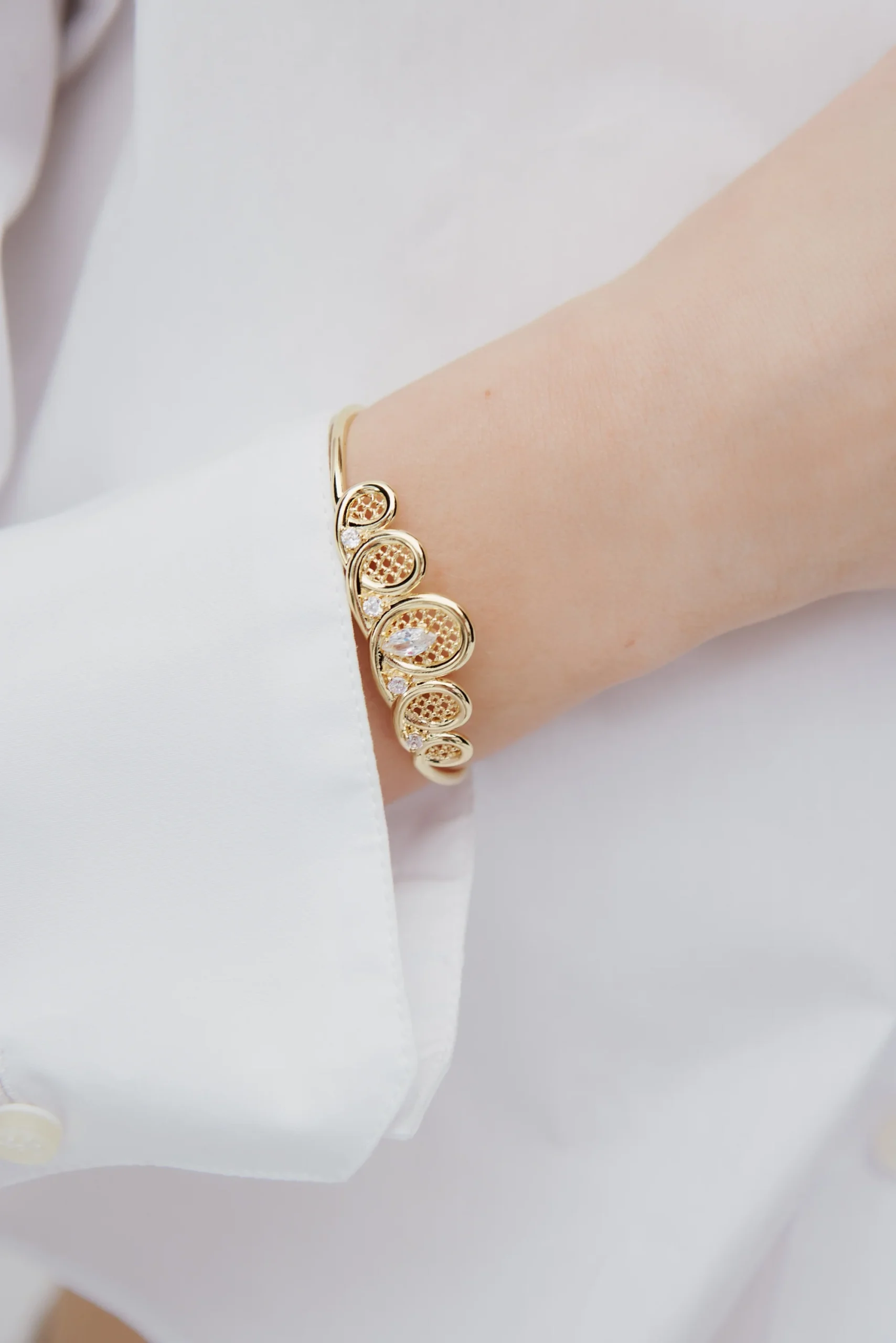 Bracelet jonc doré diadème en filigrane et cristaux – Image 2