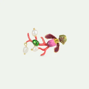Broche orchidée violette, corail rouge, cétoine verte et perles de culture