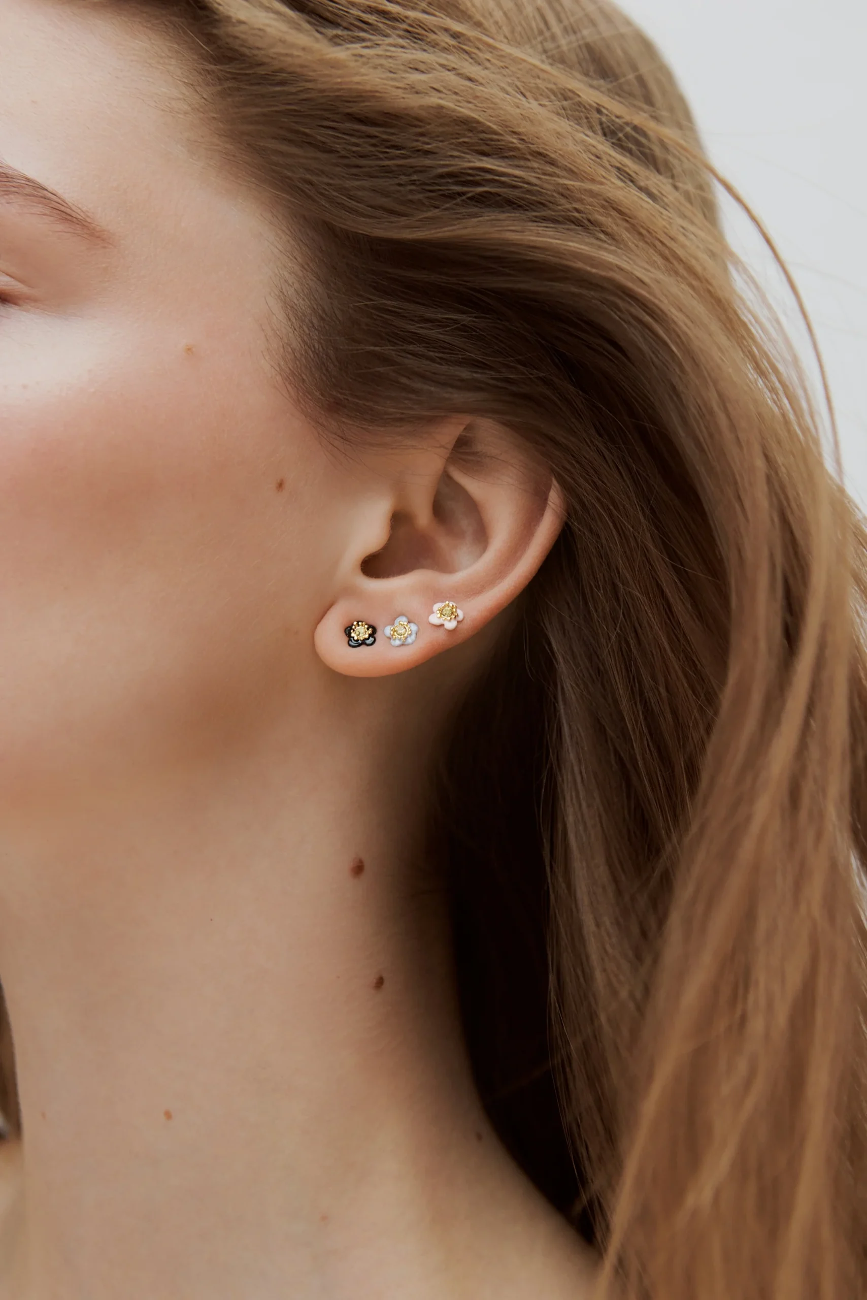 Boucle d'oreille fleur bleue et pierre facettée, à l'unité – Image 2