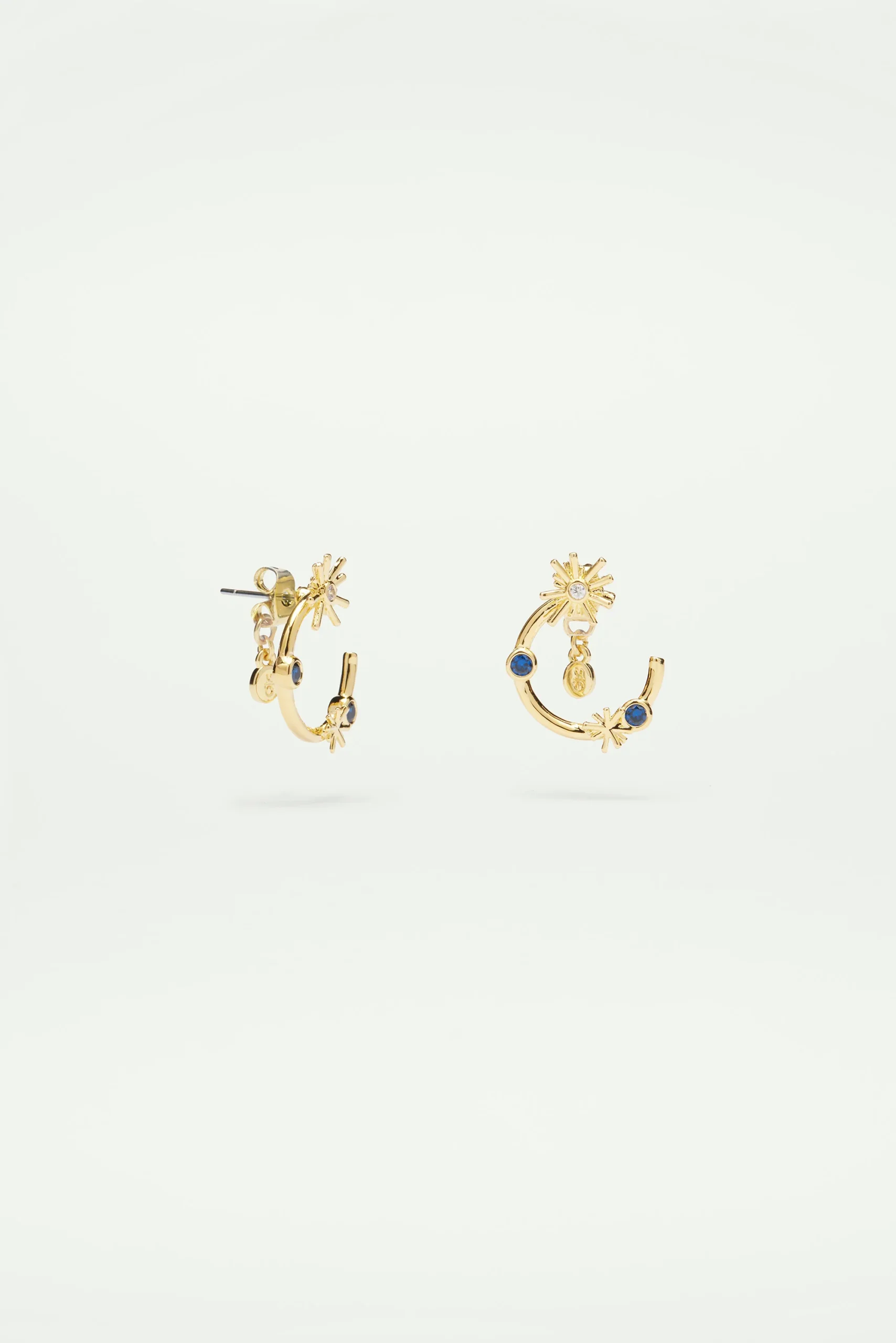 Boucles d'oreilles tiges créoles étoiles dorées et pierres bleu nuit – Image 3