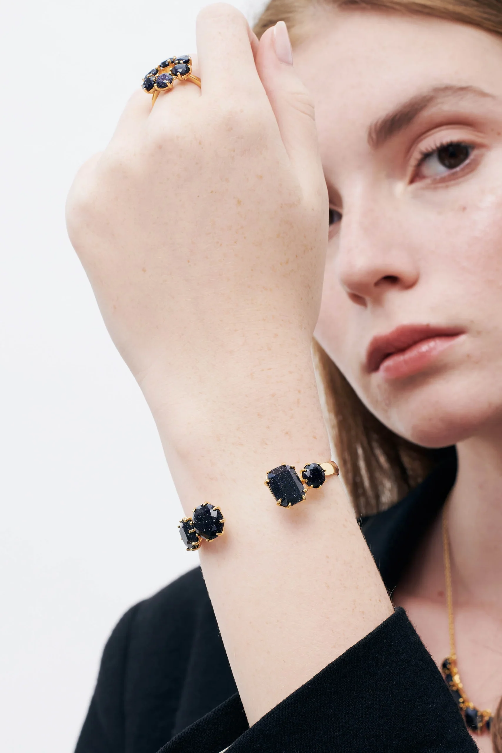 Bracelet jonc 4 pierres la diamantine bleu nuit pailleté – Image 2