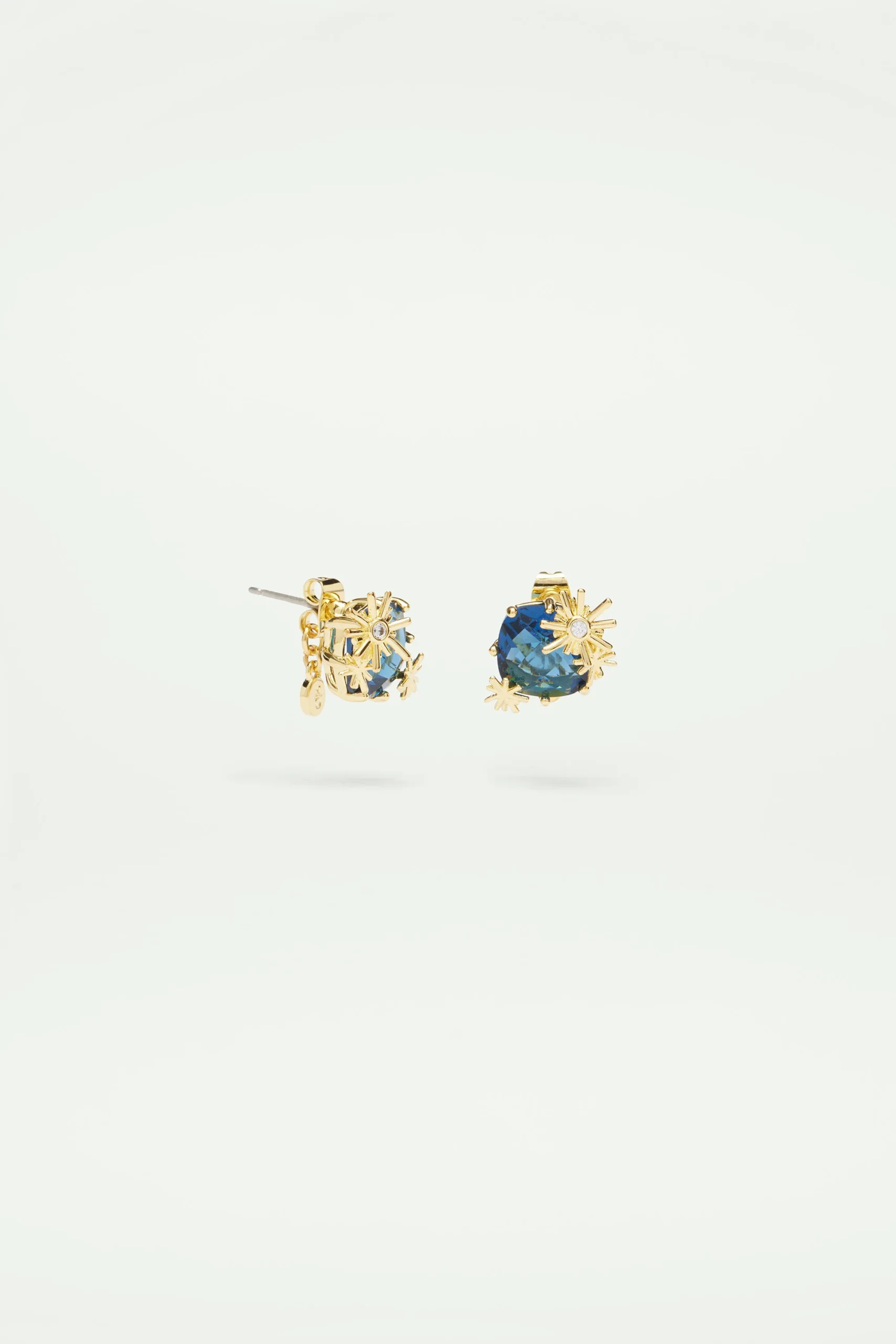 Boucles d'oreilles étoiles dorées et pierre carrée – Image 4