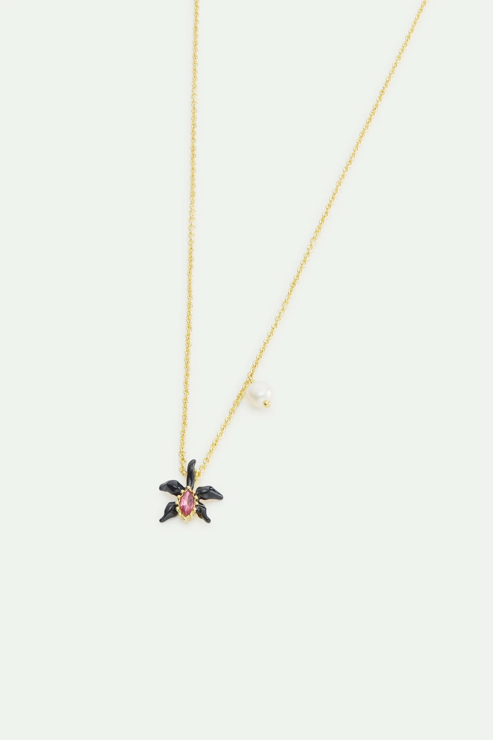 Collier fin pendentif orchidée noire, cristal facetté rose et perle de culture. – Image 3