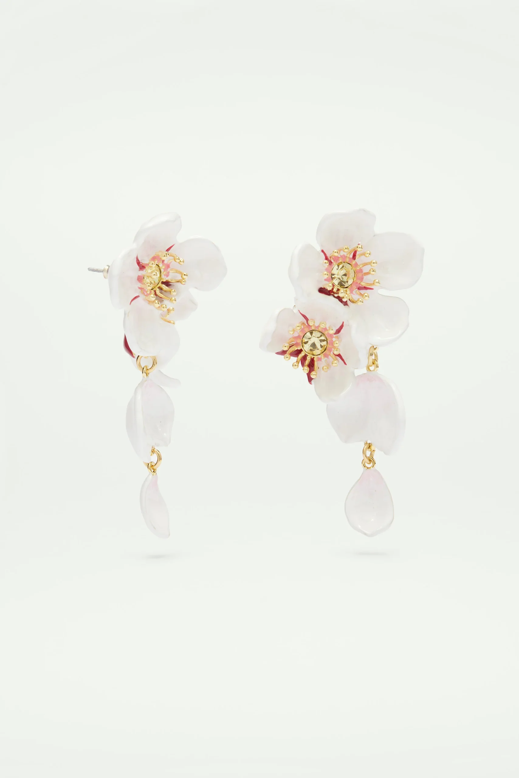 Boucles d'oreilles pendantes fleurs blanches de cerisier – Image 2