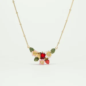 Collier plastron fraise des bois, fleurs de fraisiers et bourdon
