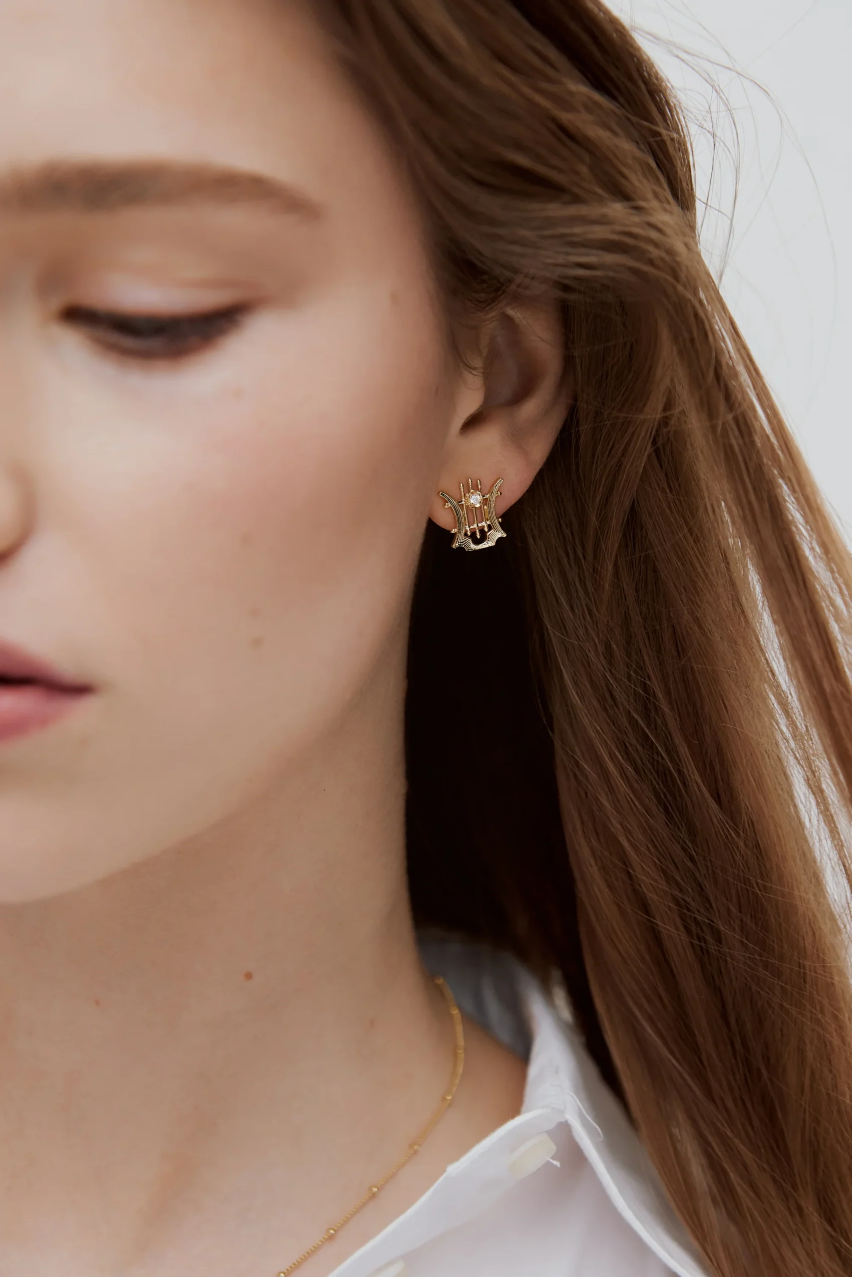 Boucles d'oreilles tiges dorées Lyre – Image 2