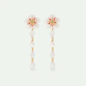 Boucles d'oreilles tiges pendantes fleur blanche de cerisier