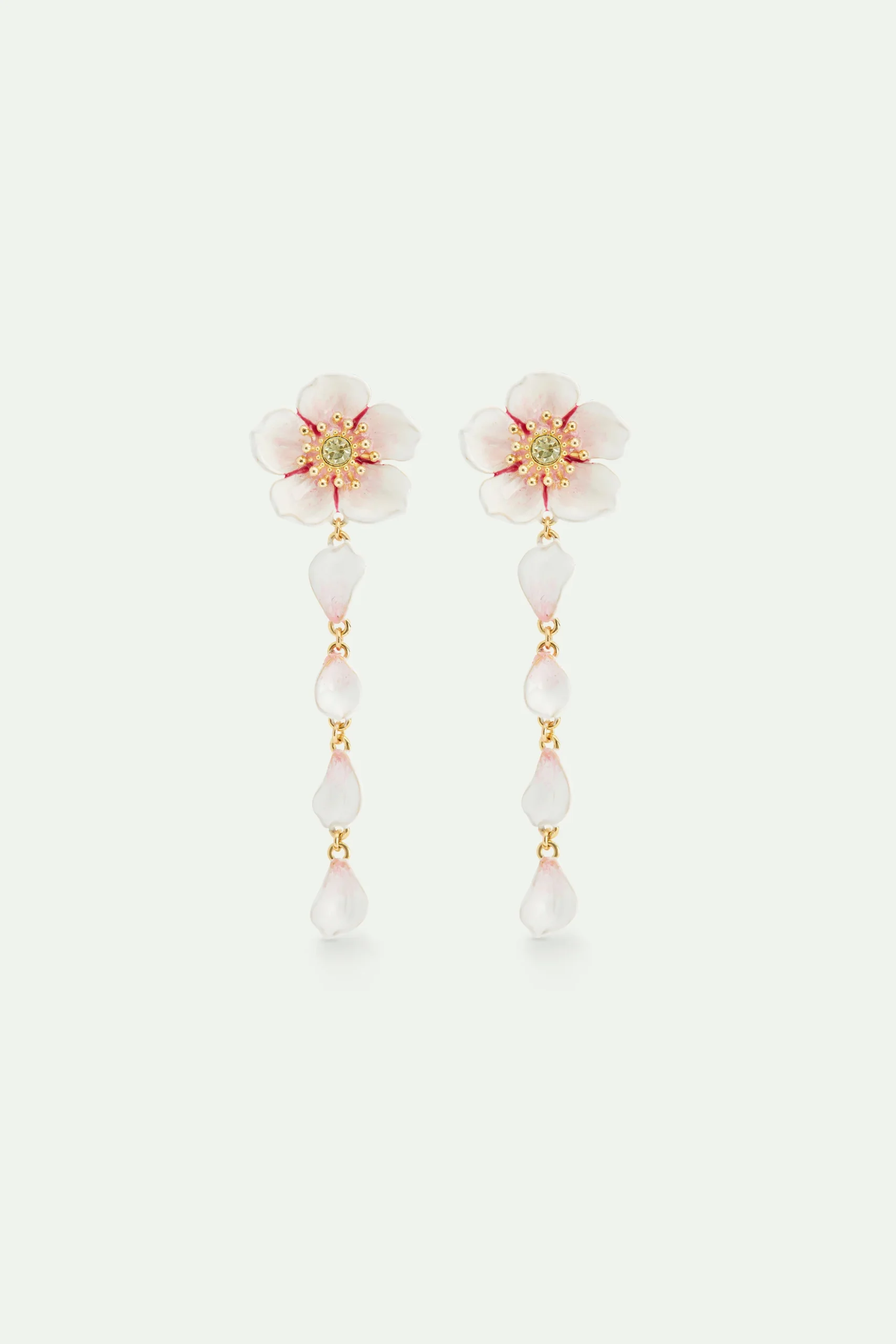 Boucles d'oreilles tiges pendantes fleur blanche de cerisier