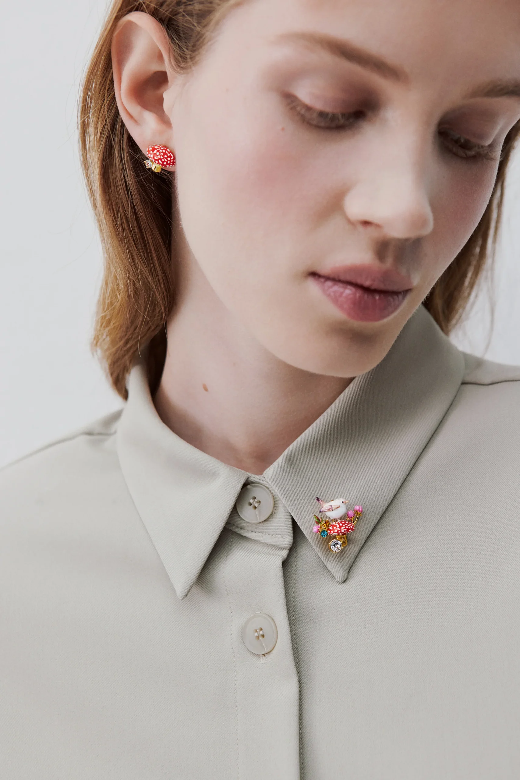 Broche plectrophane des neiges et champignon, bouton de rose et cristaux – Image 4